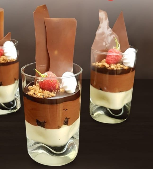Verrine Cremoso de Frutas com Mousse de Chocolate