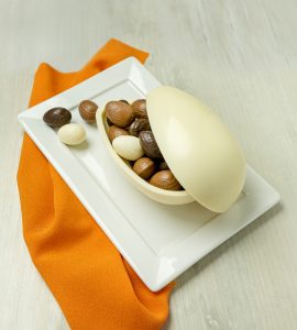 Ovo de Páscoa com ovinhos