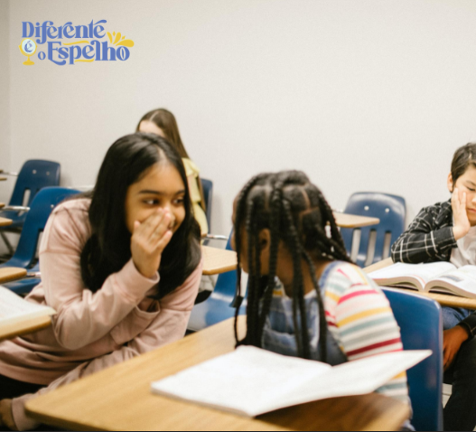 Diferente é o Espelho
