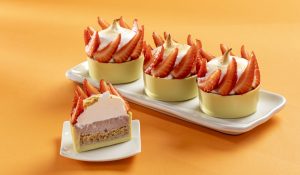 Tortinha de Pistache com Morango e Merengue