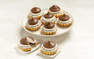 Tortinha de Chocolate com Coco e Merengue Glaceado