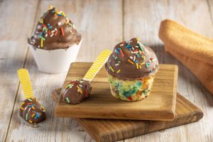 Brigadeiro Banhado de 
Colher e Cupcake Colorido