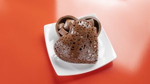 Coração Rendado com Bombons de Brownie